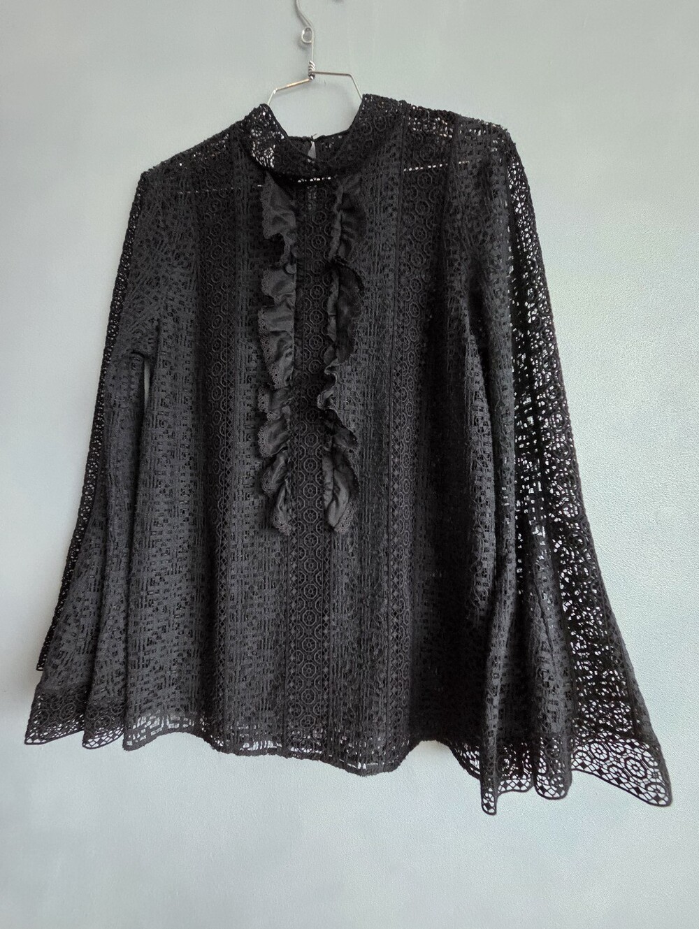 OSCAR DE LA RENTA BLACK SILK LACE RUFFLE, TRUMPET LONGSLEEVE BLOUSE SIZE, US 8